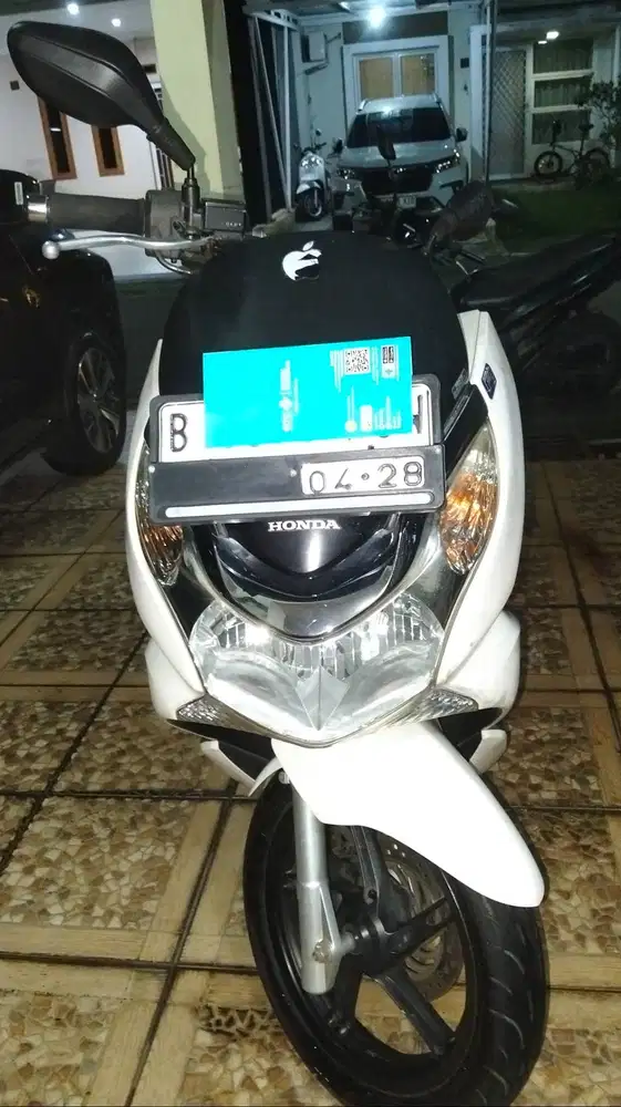 Dijual Honda PCX BUILD UP warna putih tangan pertama dari baru