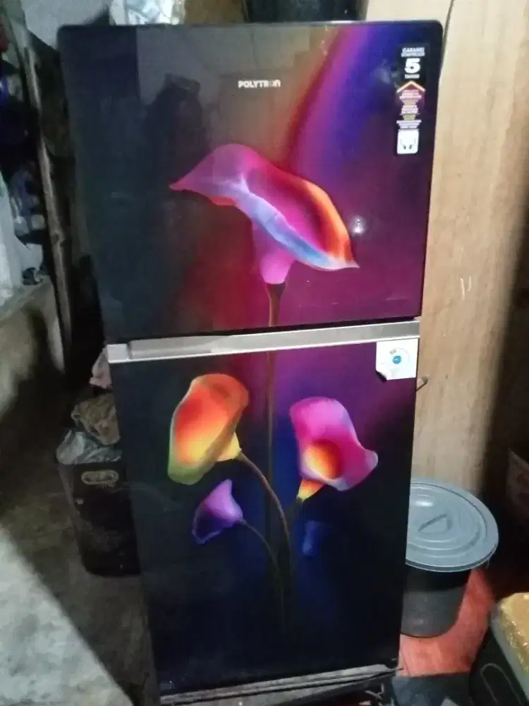 Kulkas polytron baru 1 thun pakai nampak masih baru