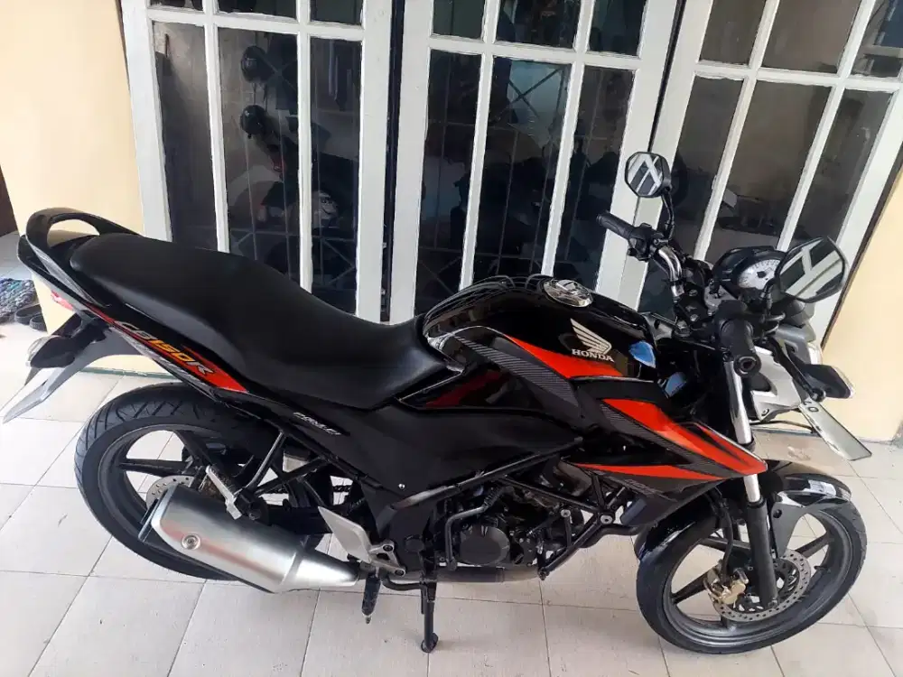 DIJUAL CEPAT HONDA CB 150R 2015