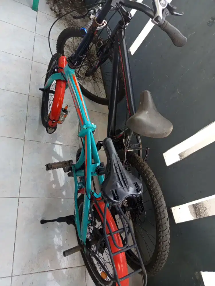 Sepeda lipat Pasifik dan MTB Senator