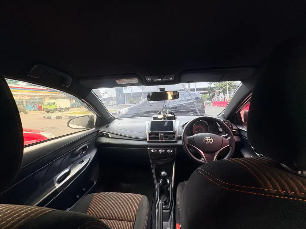 Tangan 1 Low Km ! Toyota Yaris 1.5 G Manual Warna Putih Tahun 2017