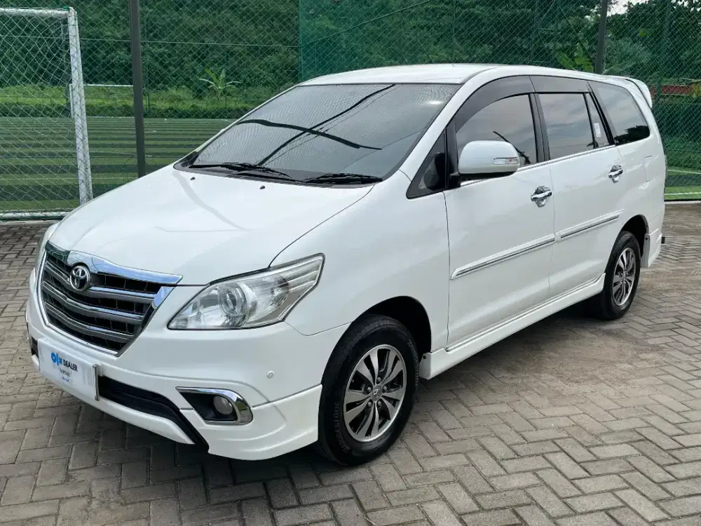RARE! INNOVA V AT LUXURY 2015 Low KM