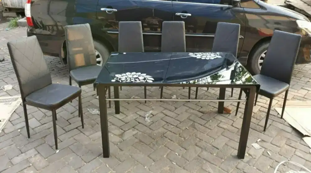 1 Set Meja Makan + 6 Kursi Bufallo MM 13291 Hitam