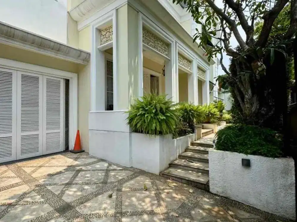 DIJUAL
CIPETE - JAKSEL
DESAIN CLASSIC COLONIAL