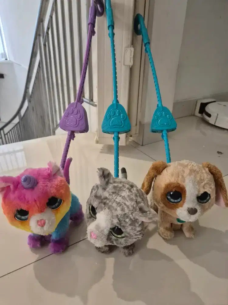 Mainan Boneka FurReal Walkalot