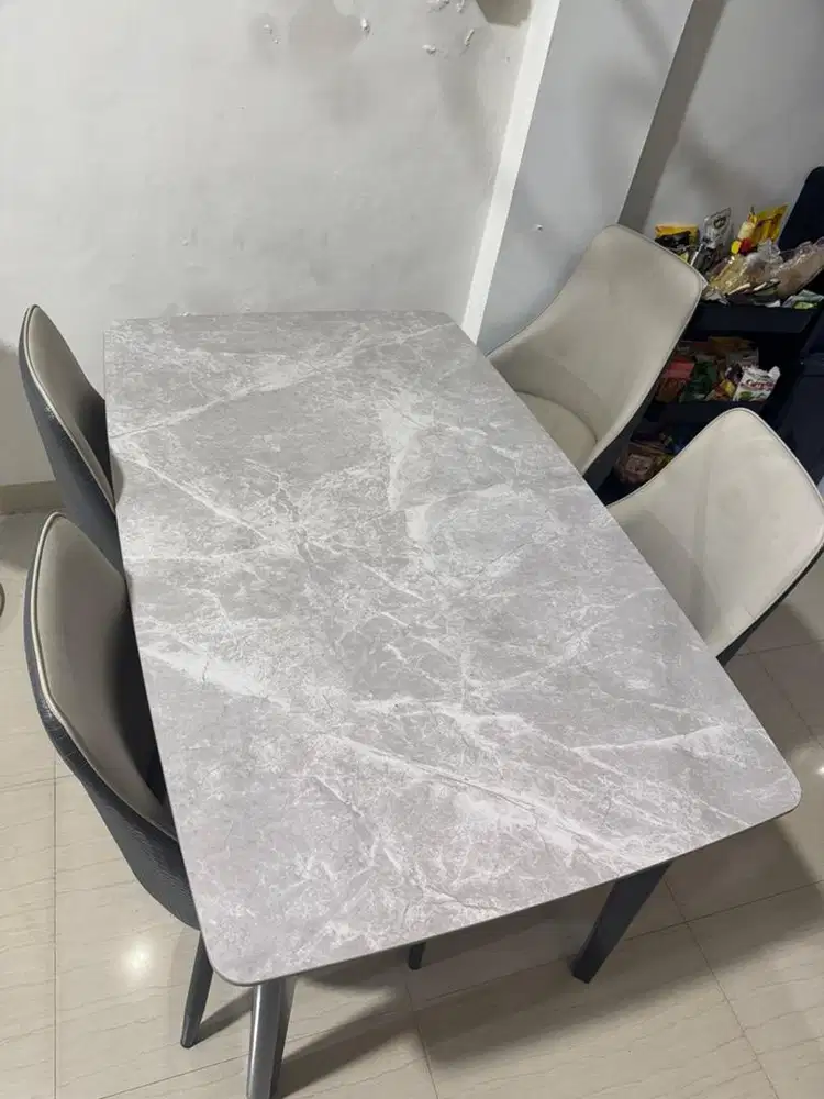 Meja Makan Tahan Panas