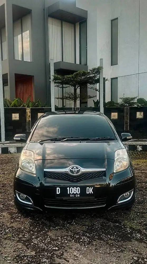 Jual Toyota Yaris E matic 2011.