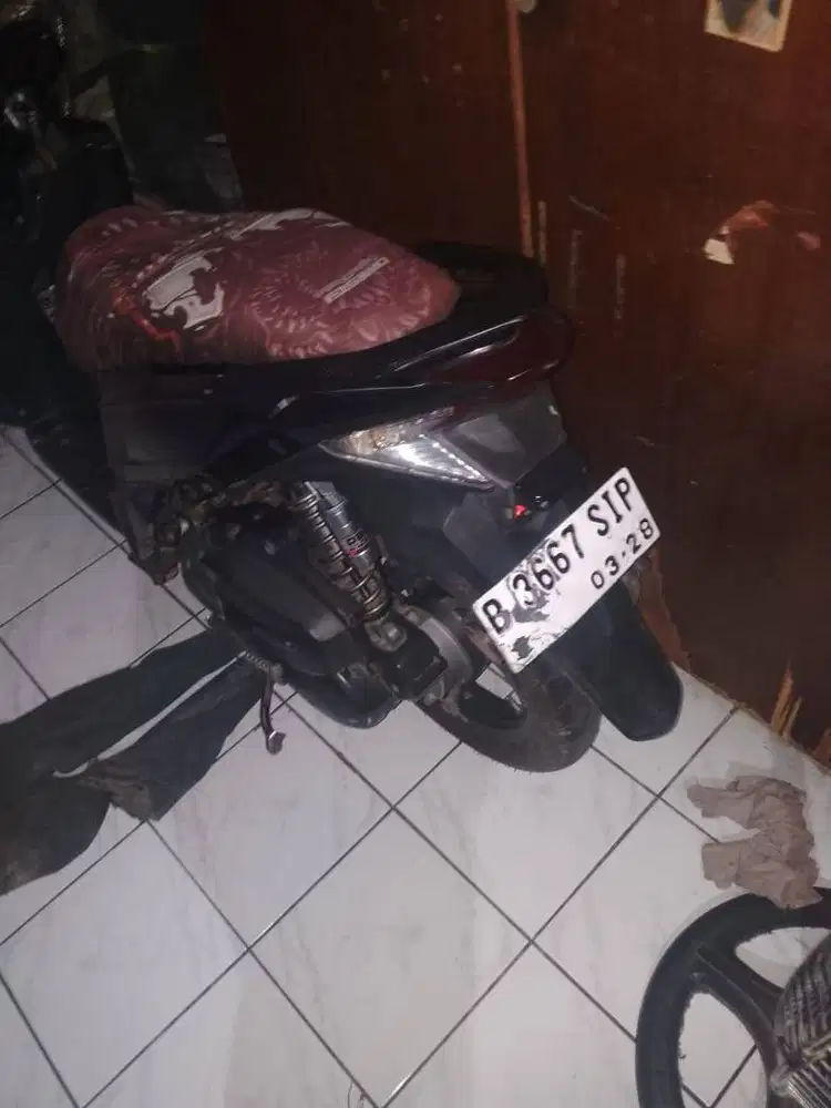 Jual bu  vario kzr ss lengkap pajak hidup 10,8 nego