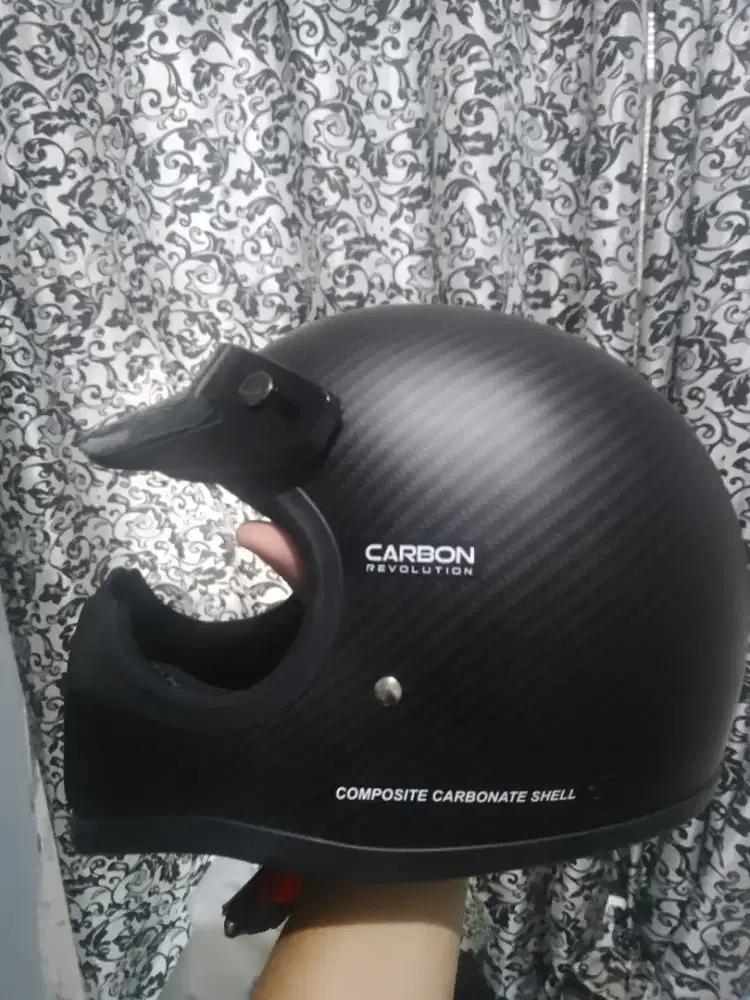 Helm Cakil Carbon kondisi masih baru