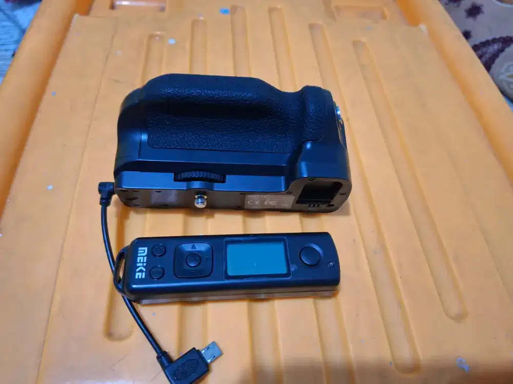Batry grip dan remote shutter sony a6000 cuma 1x pakai