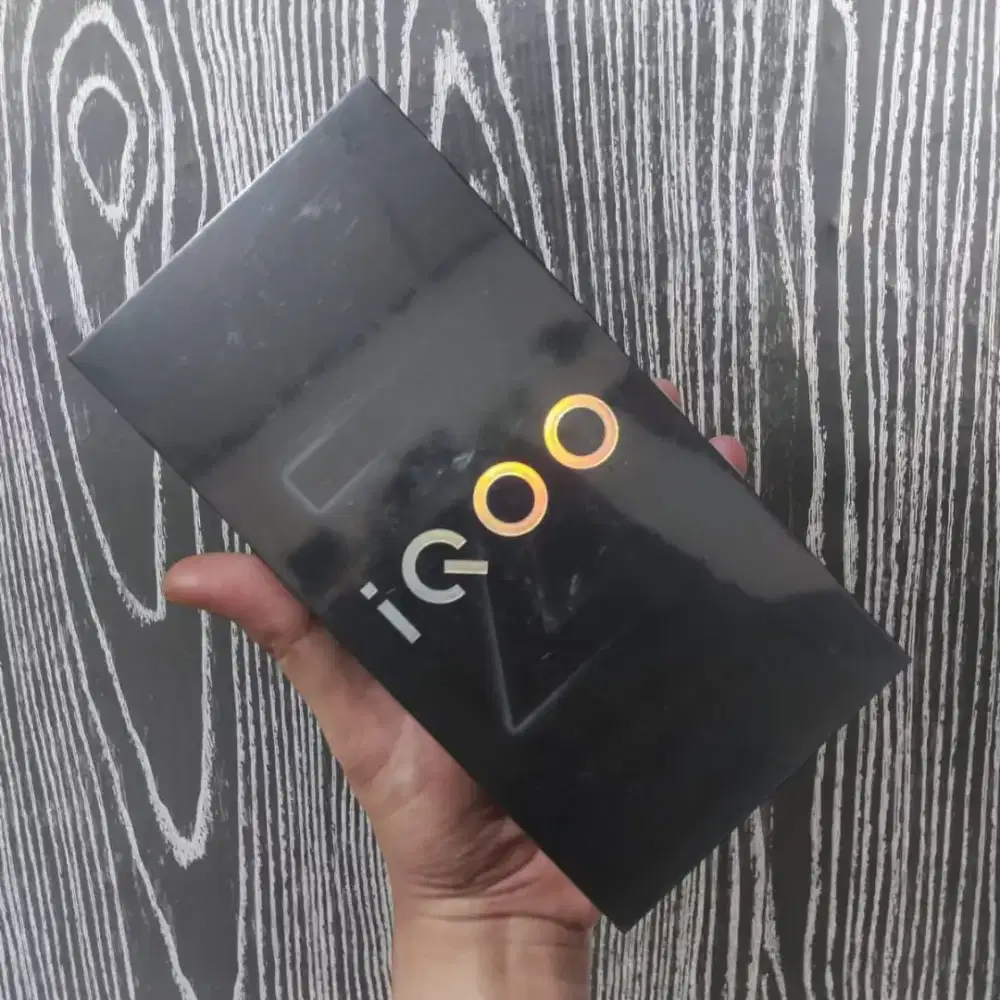 iQoo Z10R 5G 8GB/256GB BARU SEGEL BOX GARANSI RESMI