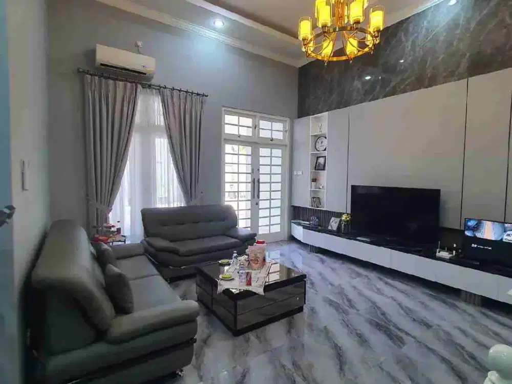 FOR SALE – Rumah BARU RENOVASI Minimalis Classic di Cipete, Jakarta Selatan

Rumah  bernuansa klasik yang sangat cantik dan elegan.

SPESIFIKASI:

1 Lantai

Luas Tanah: 475 m²

Luas Bangunan: 400 m²

Kamar Tidur: 5 + 2

Kamar Mandi: 4 + 1

Garasi & Carpor