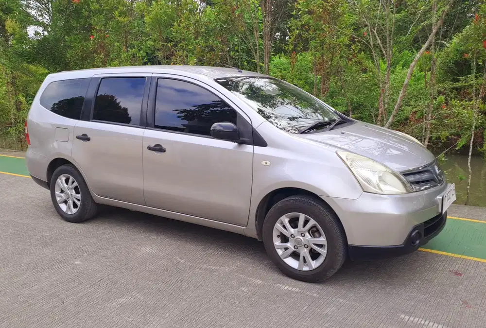Nissan Grand livina 2012 Bensin