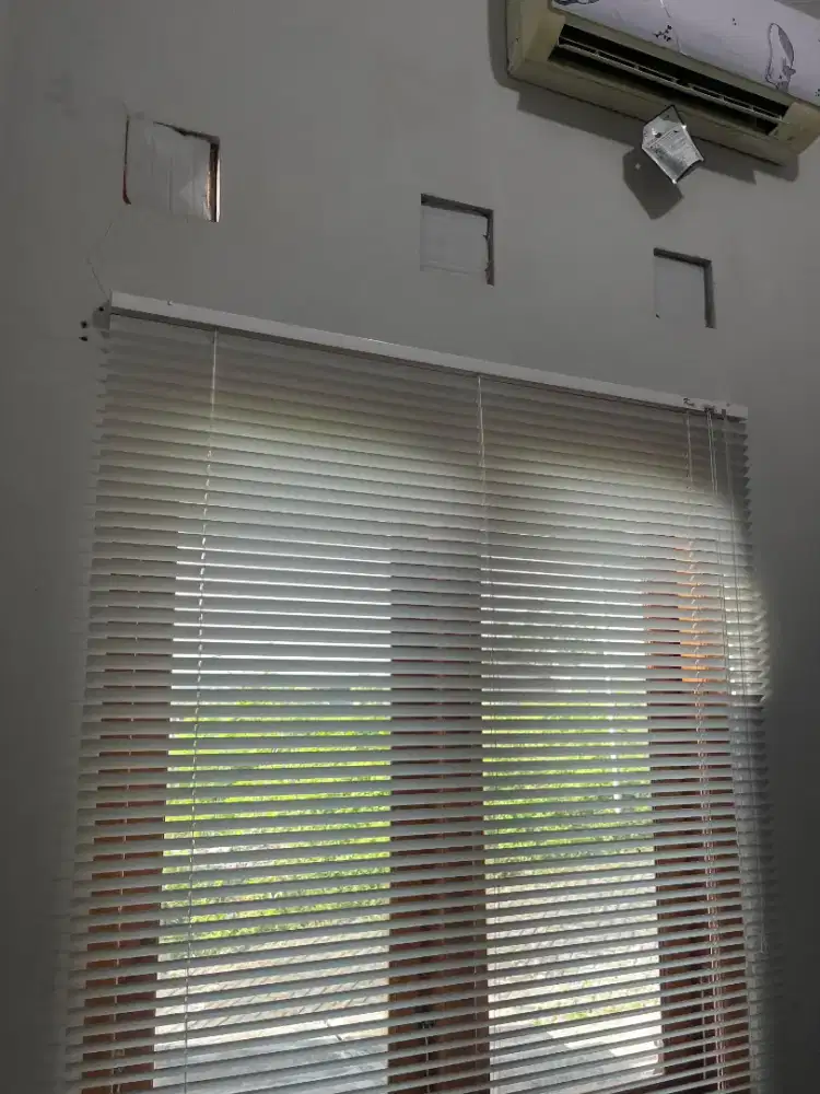 TIRAI GORDEN LIPAT JENDELA KANTORAN AESTETIK MERK KOSEI PNUTUP JENDELA