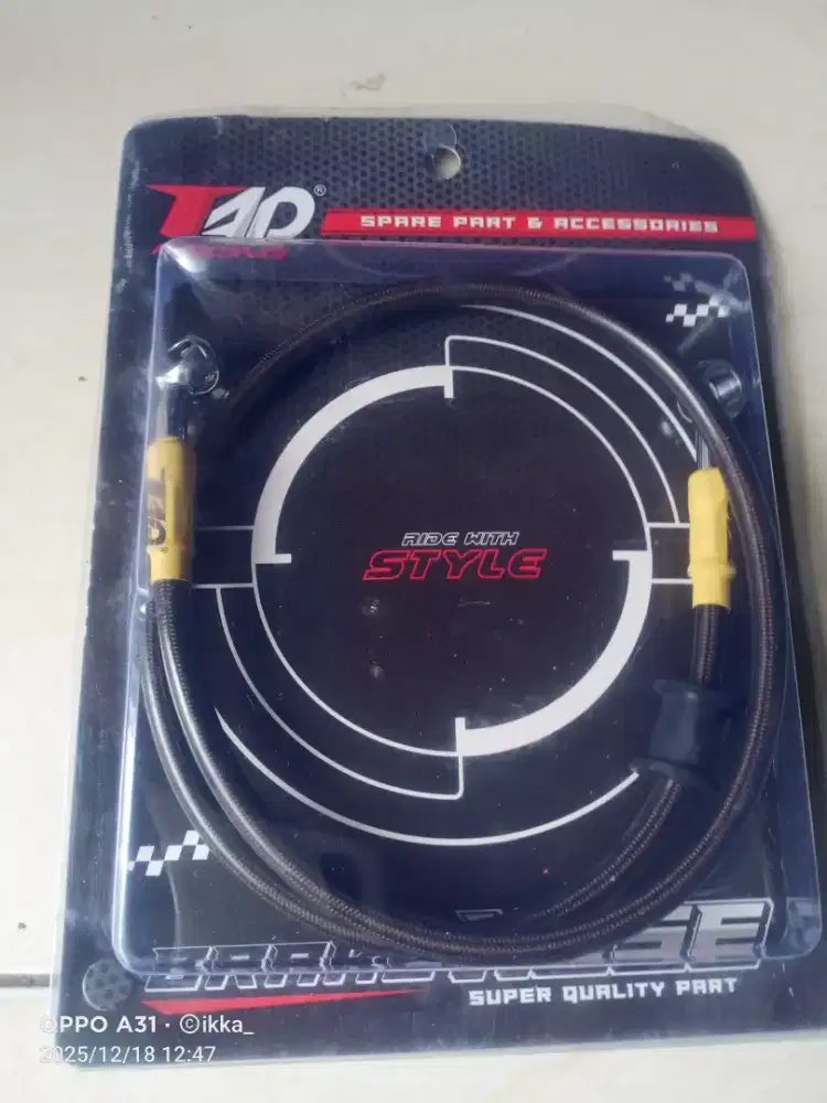 Selang rem depan karbon TAD76