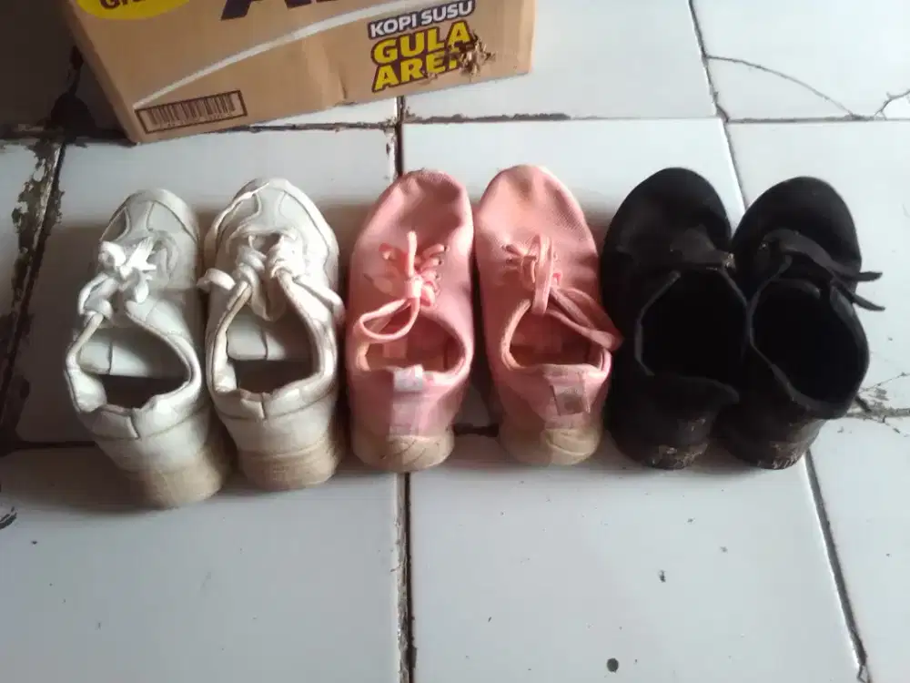 3 macam sepatu 3 warna
