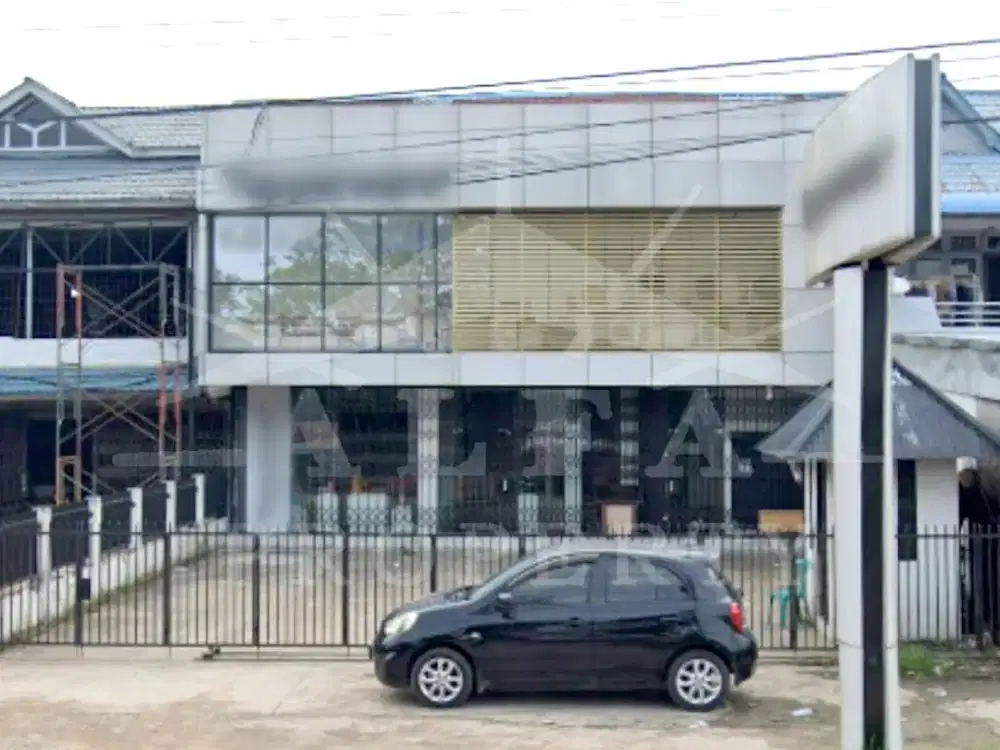 Disewa Ruko Gandeng 3 Unit Halaman Sangat Luas