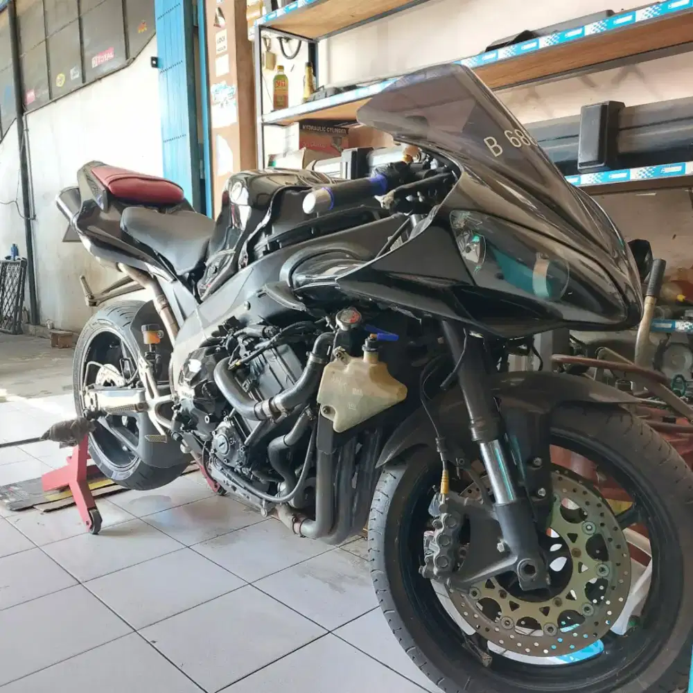 Yamaha YZF R1 1000cc