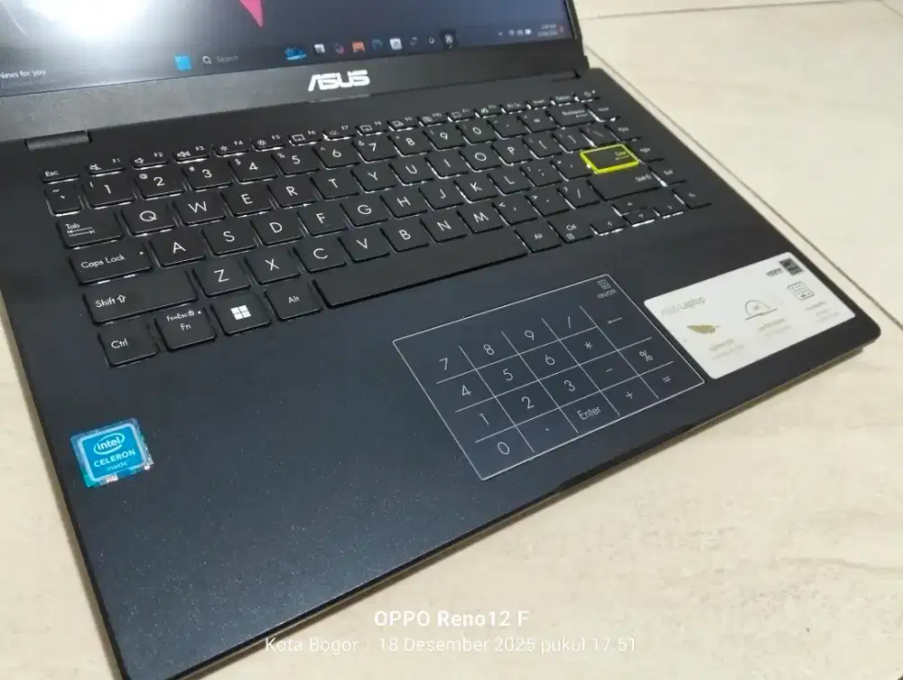 Dijual laptop Asus Vivobook Slim E401M Ram 4GB SSD 256GB WIN 11
