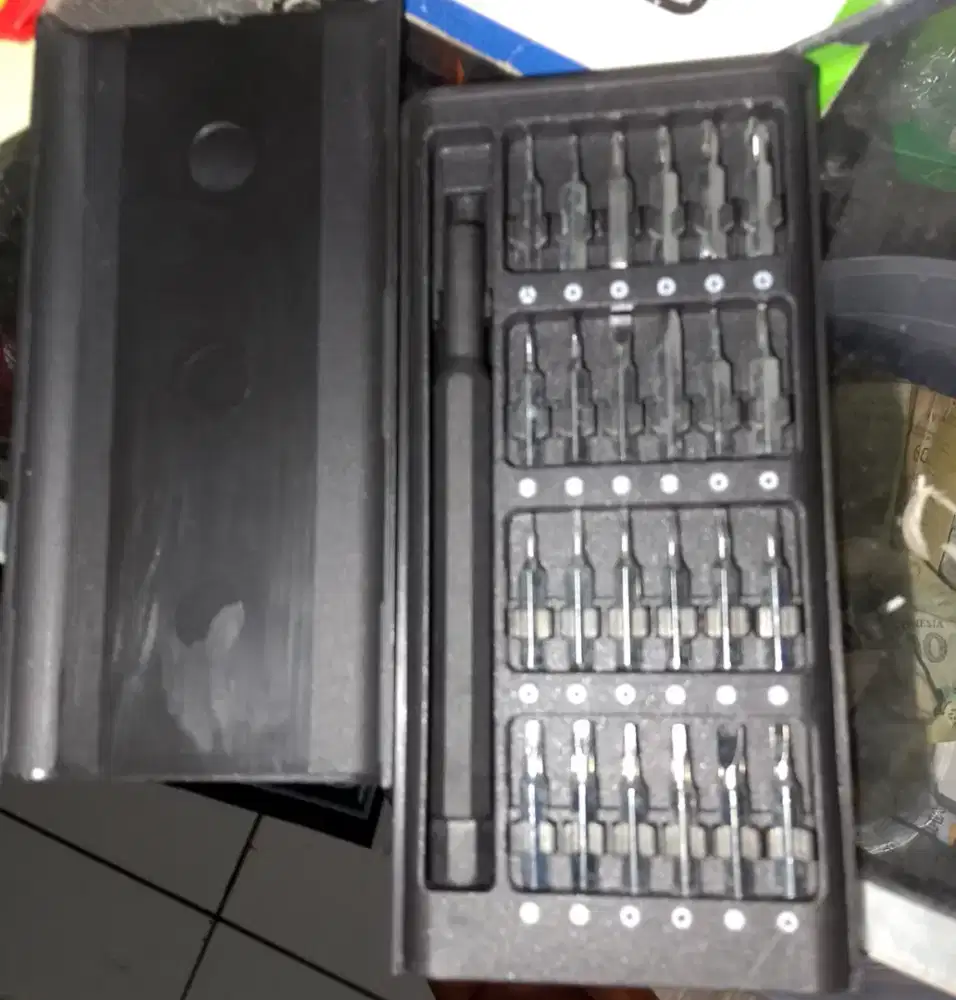 Obeng set masih baru