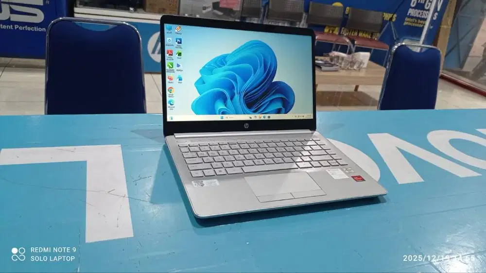 HP 14S RAM 8GB SSD 512GB SLIM/TIPIS/KINERJA CEPAT KEYBOARD NYALA