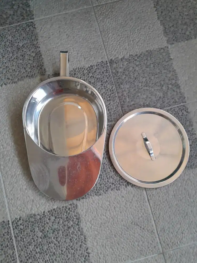 Pispot perempuan stanlees