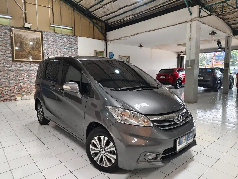 HONDA FREED SD AT 2014 LOW KM TGN 1 RECORD HONDA PAJAK BARU BAN TEBAL