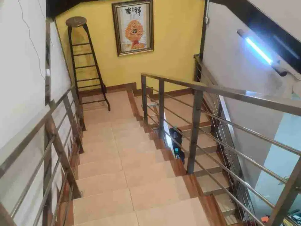 Dijual Ruko 3 1/2 lantai di jl.peta
