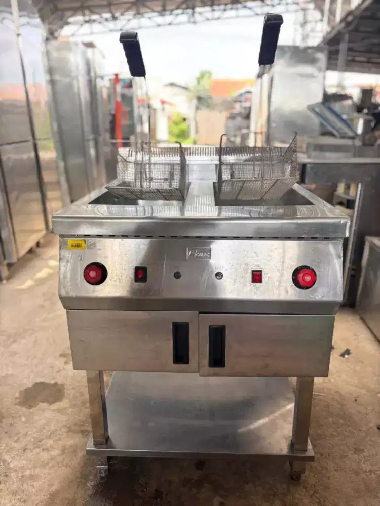 Deepfryer gas 
2 tank 
Merk Fomac 
Kapasitas 17 liter / tank