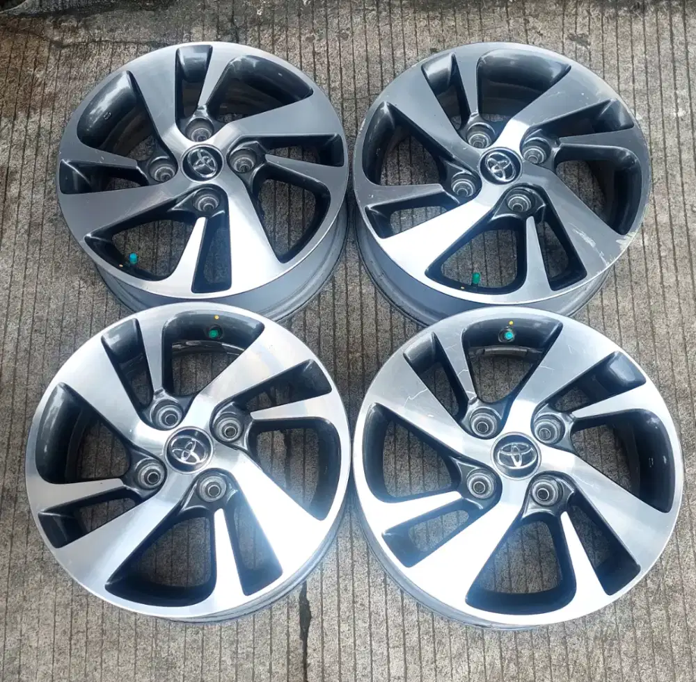 Velg R15 OEM Toyota Avanza Veloz