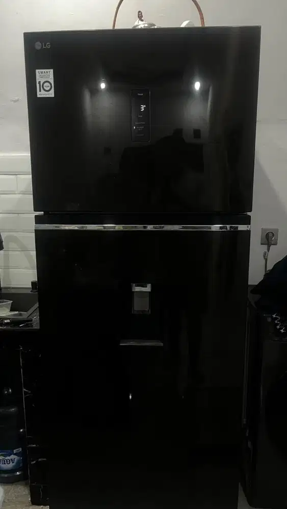 Kulkas LG 2 pintu Besar cuma 6 bulan pakai