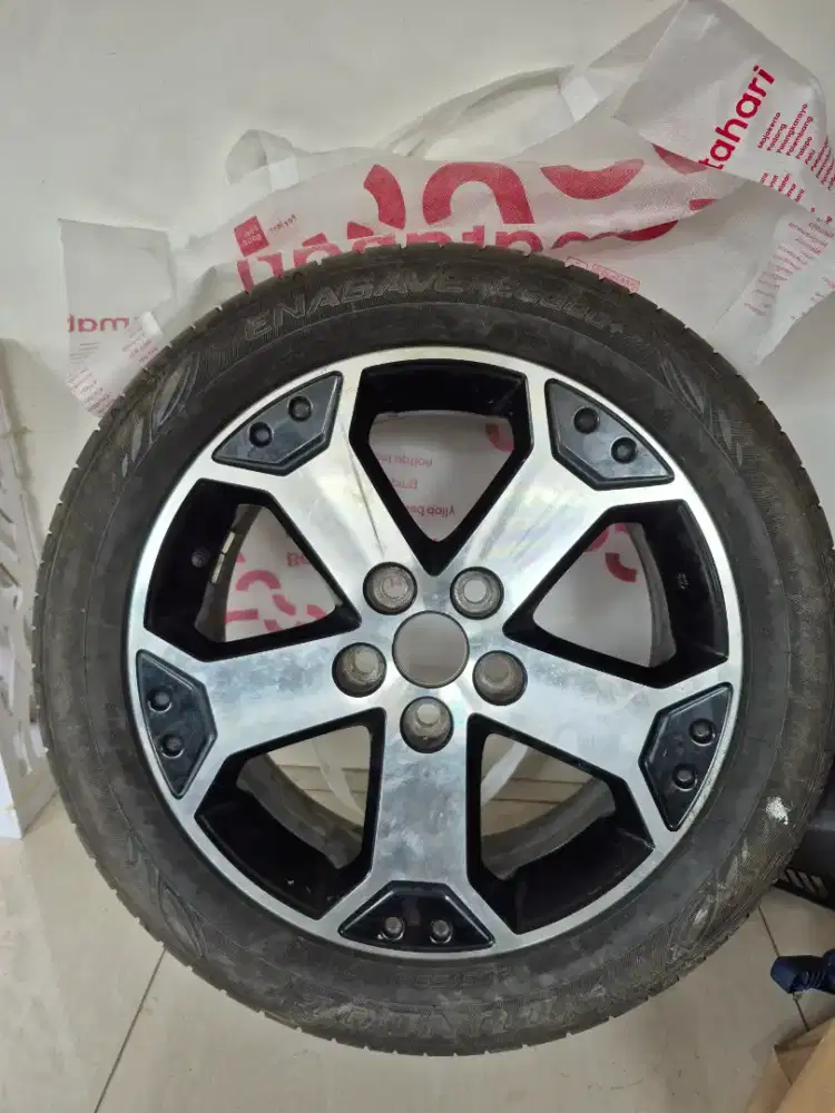 Velg dan ban original Xpander Cross