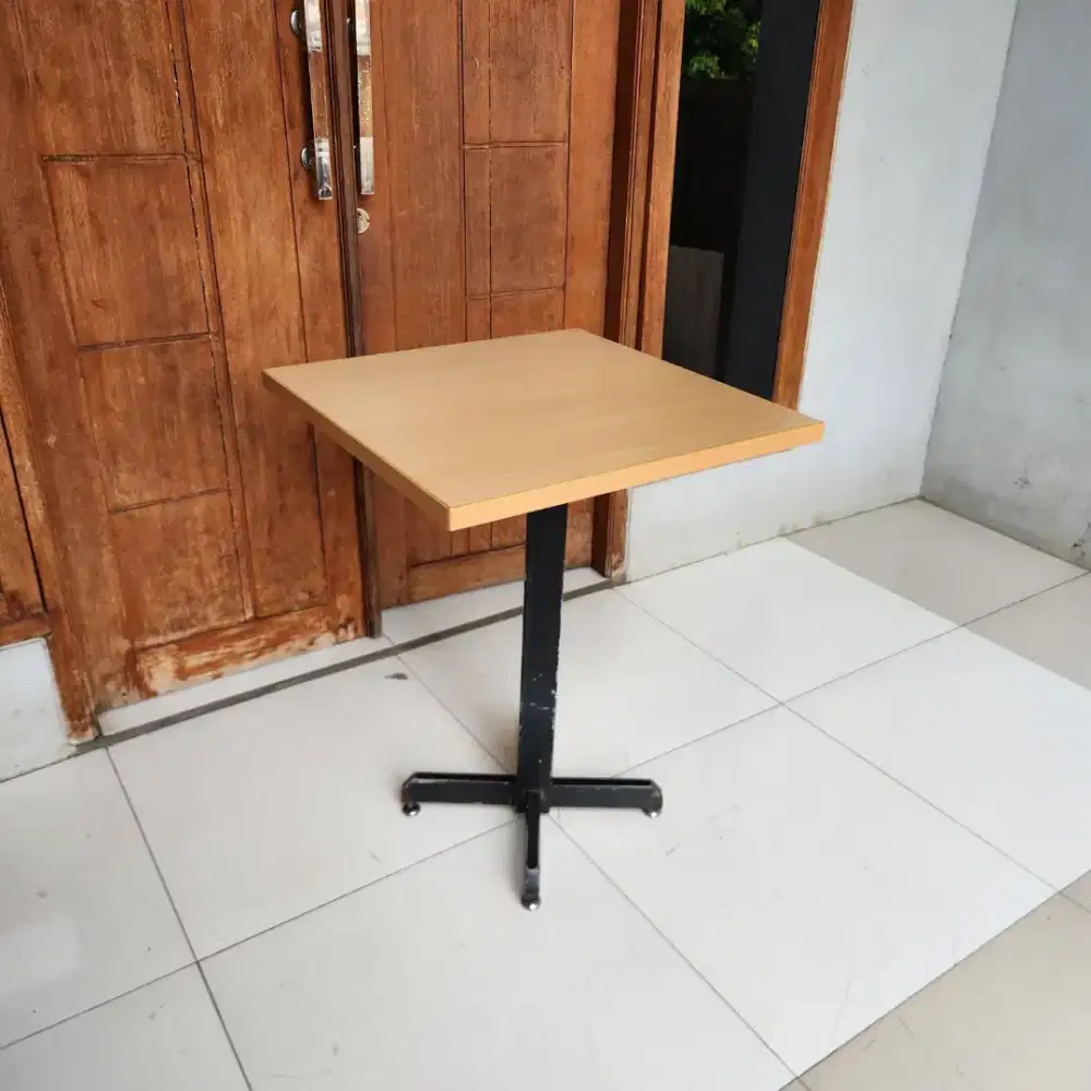 Meja ex Cafe - Meja ex Resto M13