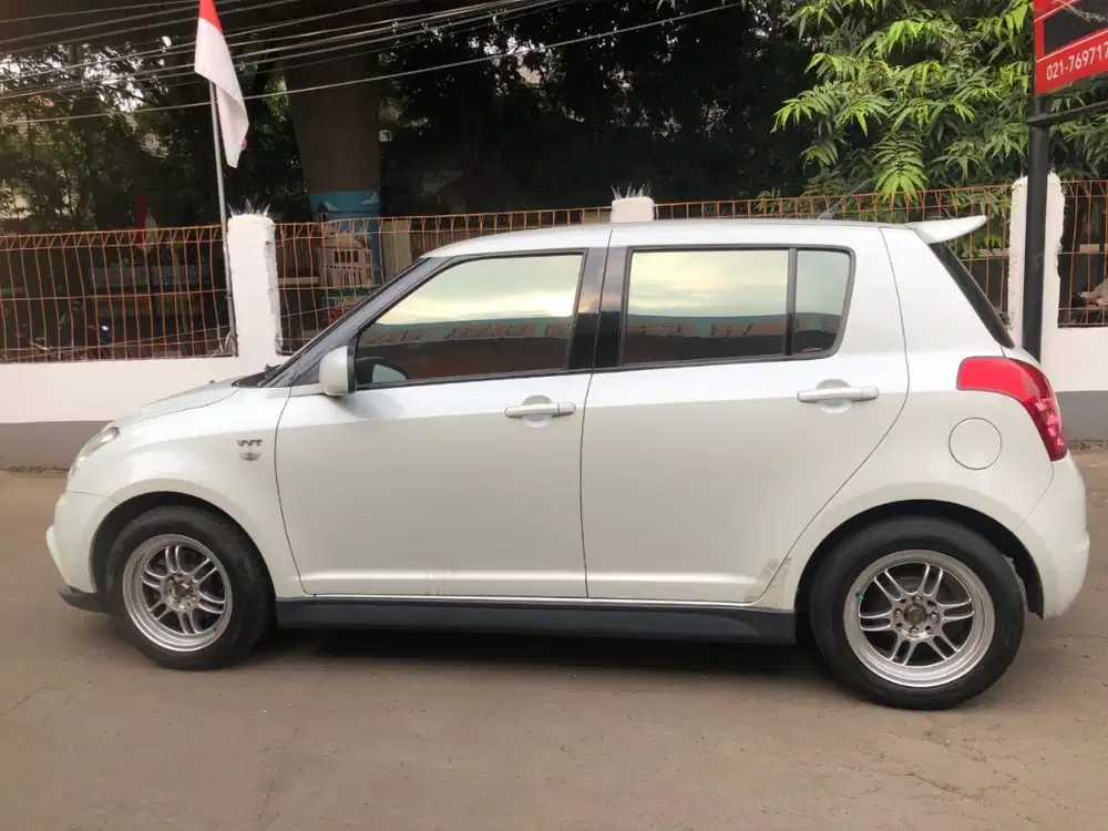 JUAL CEPAT - Suzuki Swift ST 1.5 M/T upgrade GT3 look