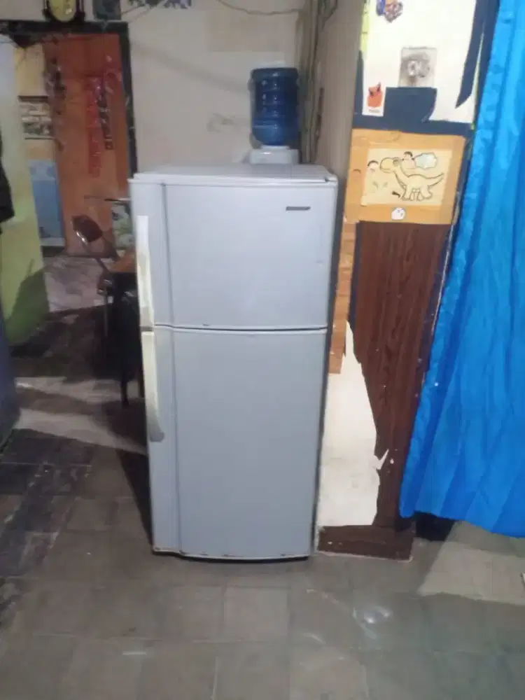 Jual kulkas Sharp 2 pintu no frost tanpa bnga es msin ORI bisa diantar