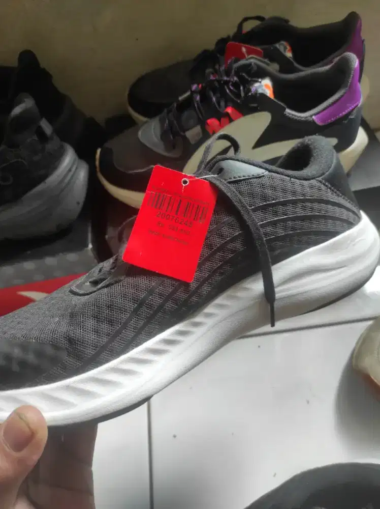 Sepatu lari specs rushfree 2