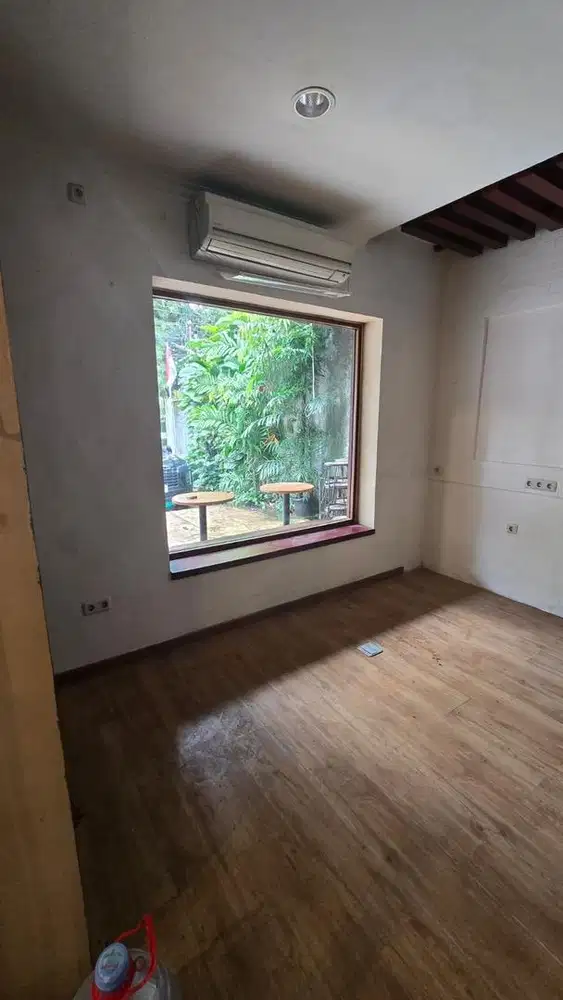 Disewakan area usaha dan ruang kantor di lokasi strategis Jaksel