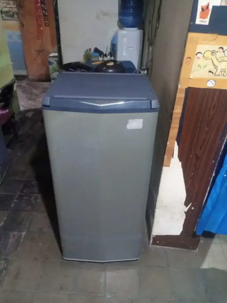Jual kulkas AQUA 1 pintu mesin ori dingin beku normal bisa diantar