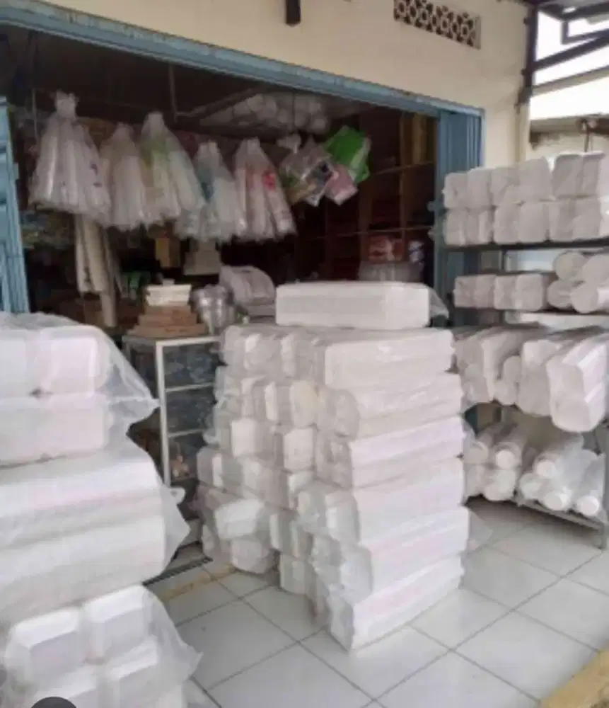 Di cari kariawan laki-laki untuk jaga Toko plastik