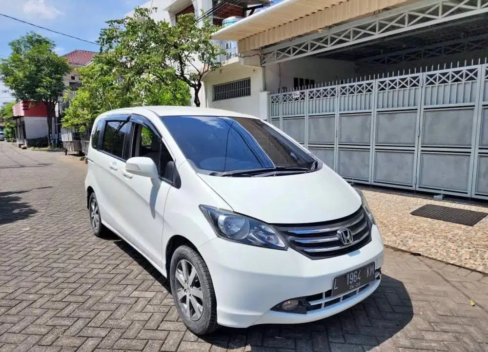 HONDA FREED 1.5 E PSD MATIC 2010 PUTIH SURABAYA