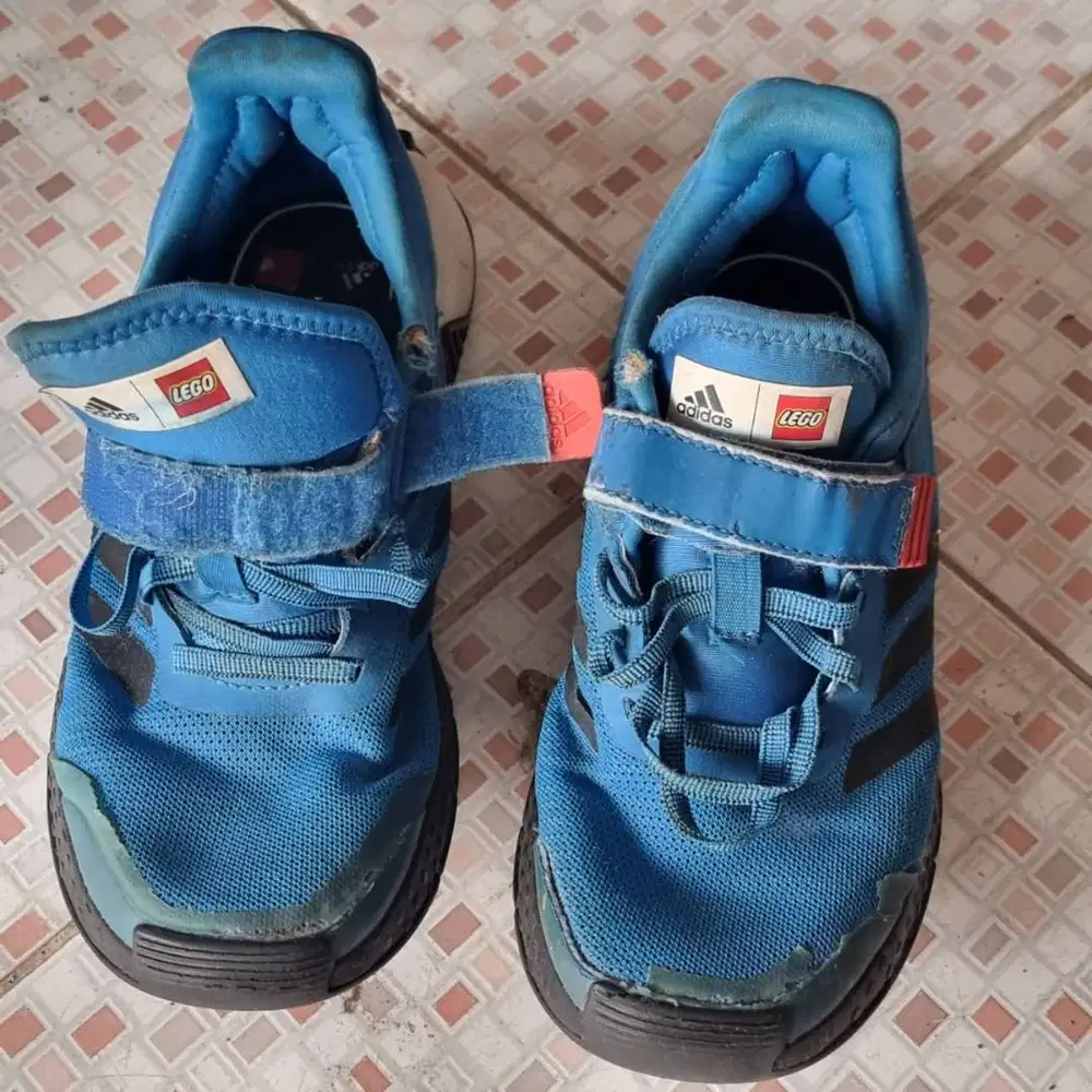 Sepatu anak masih layak pakai