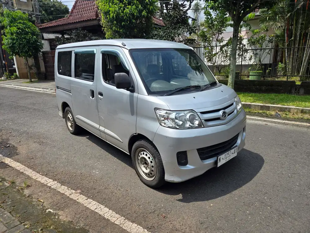 Daihatsu Luxio 2012 Bensin