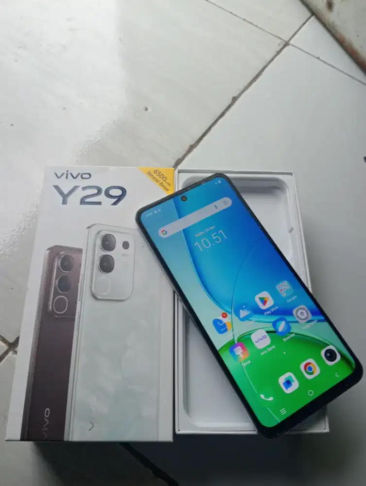 Vivo y29 putih fullset 
Kondisi Mulus Terawat