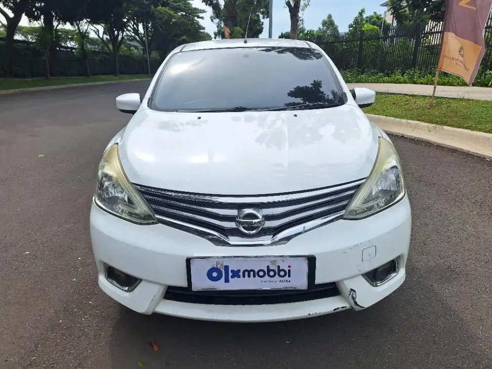 LOW DP Nissan Grand livina 1.5 XV Bensin-AT 2015 7ME