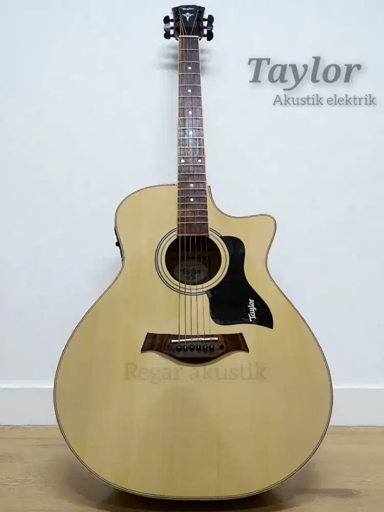 Gitar akustik elektrik Taylor