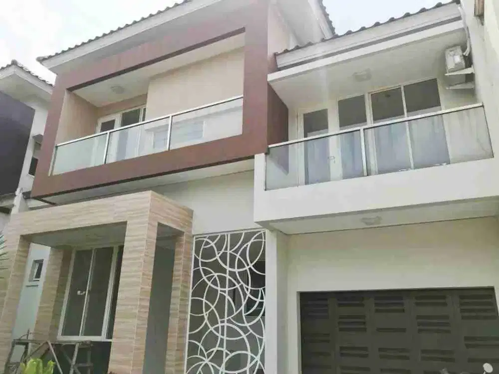 Disewakan Rumah Hadap Taman di Kebayoran Residence