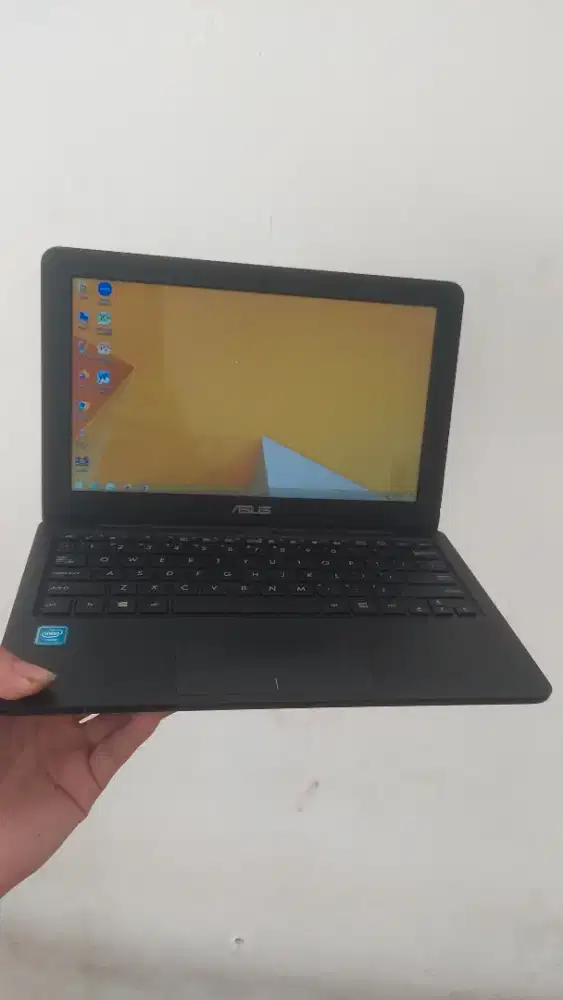 JUAL NOTEBOOK ASUS E202SA INTEL CELERON N3060 RAM2B,HDD500GB