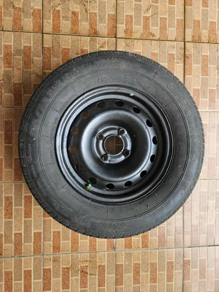 Ban dan Velg Cadangan Bekas