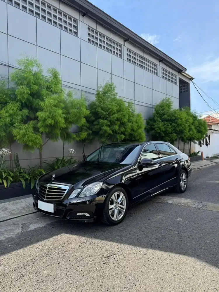 Mercedes Benz W212 E300 Avantgarde  LOW KM