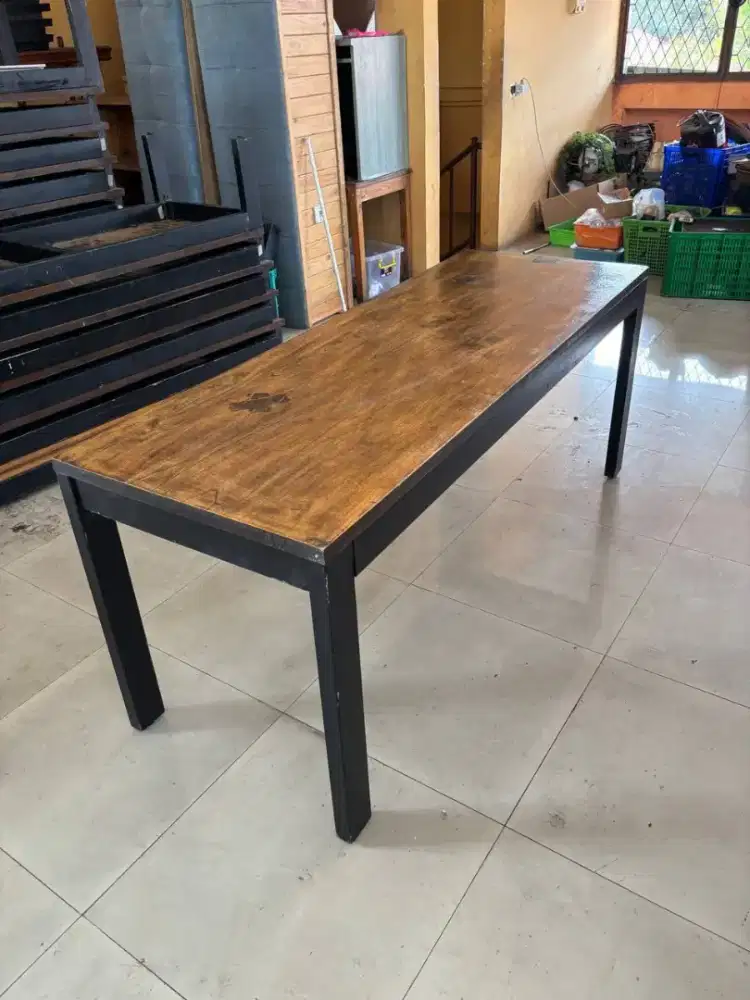Meja makan daun kayu kaki besi 180x64x77 Hrg 850 rb/unit, Stok 30 unit